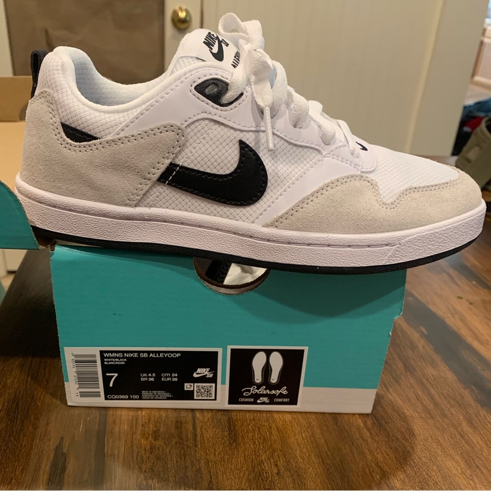NIKE SB ALLEYOOP SZ 7